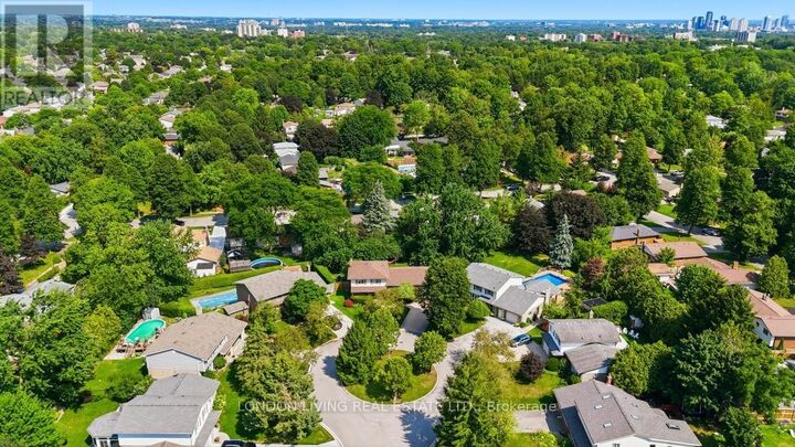 Property Photo: 91 St Clair Court ON N6J 3W1