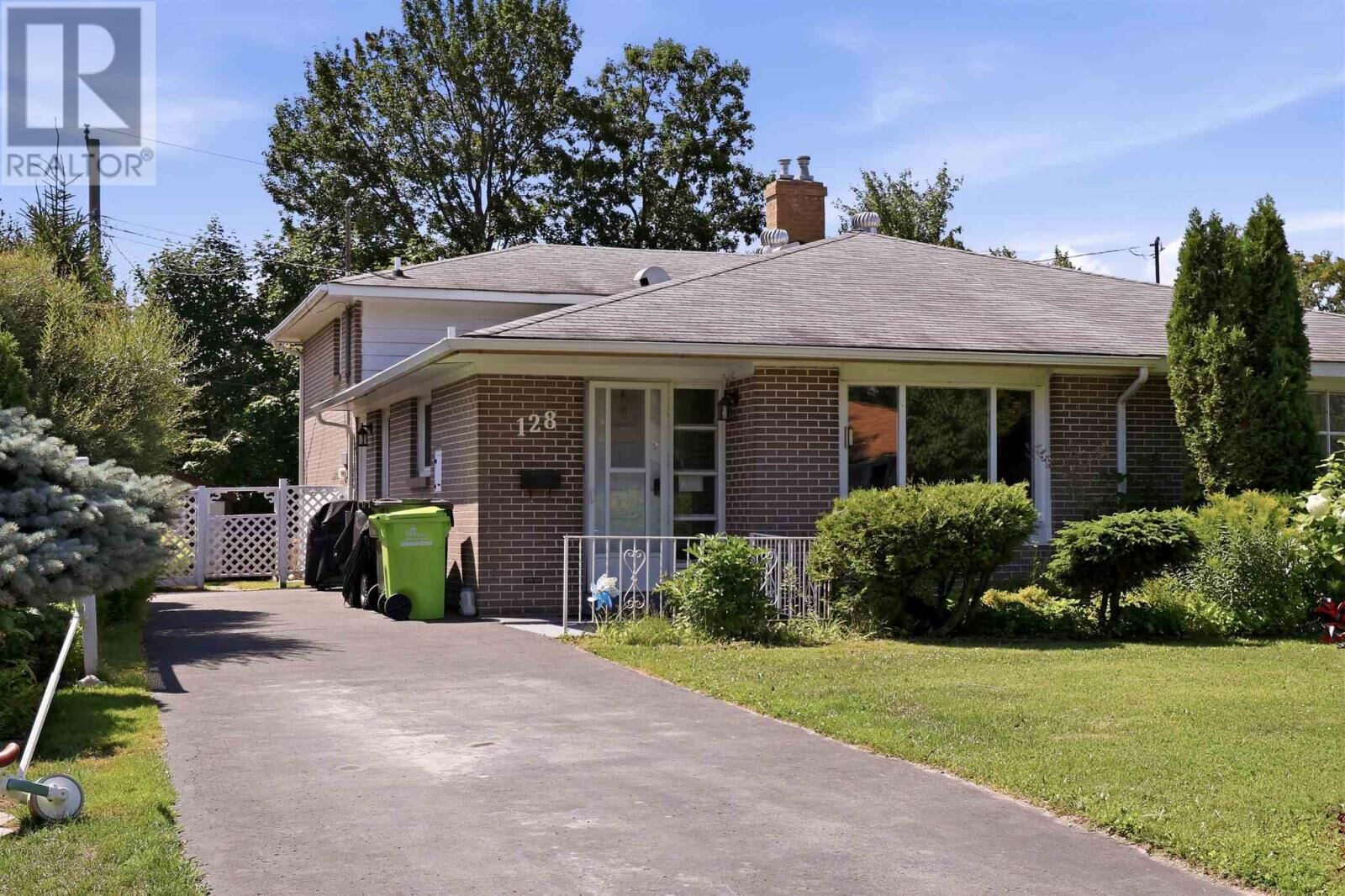 Property Photo:  128 Princess Cres  ON P6B 3P5 
