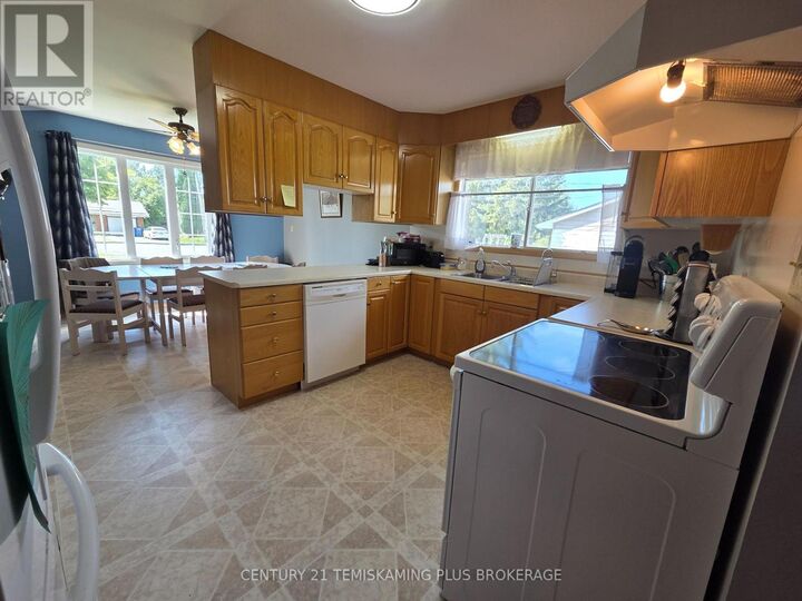 Property Photo:  125 4th Avenue  ON P0J 1H0 