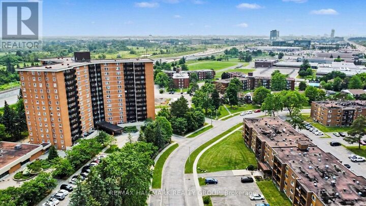 Property Photo: 2000 Jasmine Crescent 1417 ON K1J 8K4