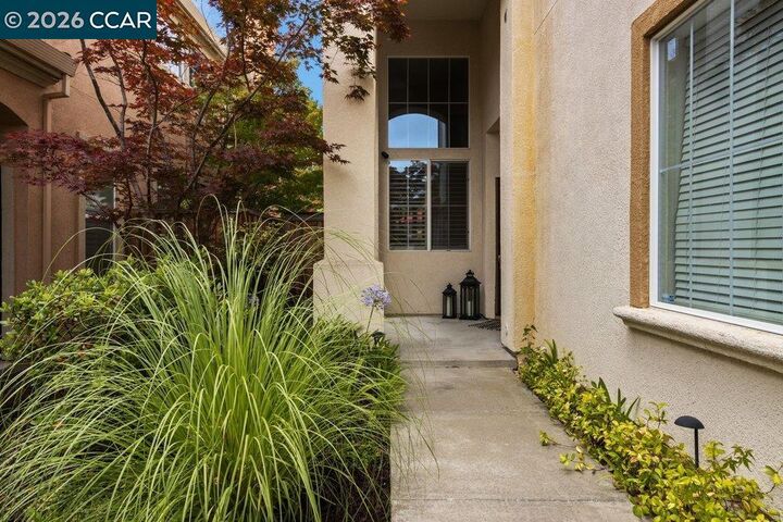 Property Photo:  215 Azalea Ln  CA 94582 