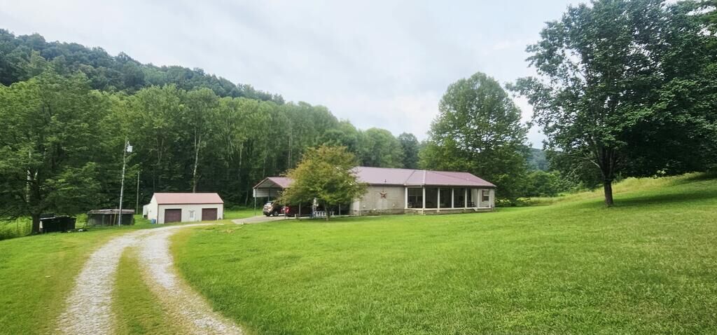 Property Photo: 18009 Silver Run Rd KY 10265