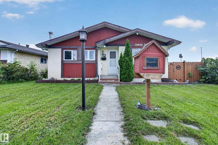 Property Photo:  2011 151 Avenue NW  AB T5Y 1W1 