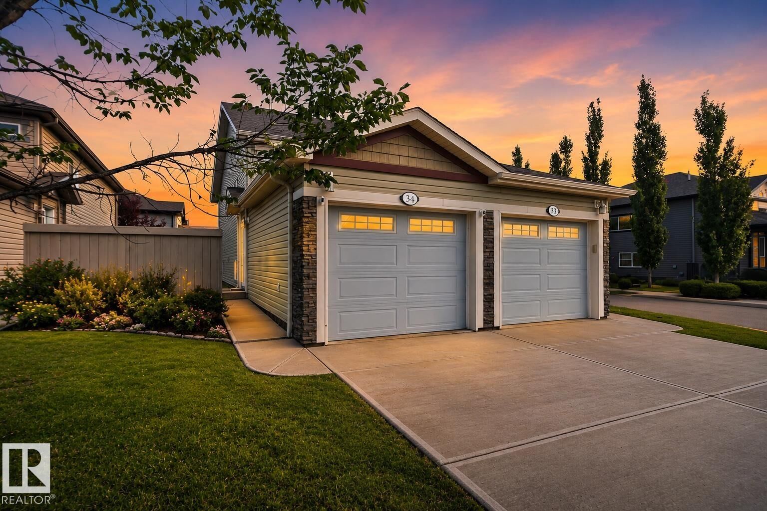Property Photo:  6520 2 Avenue SW 34  AB T6X 1S4 