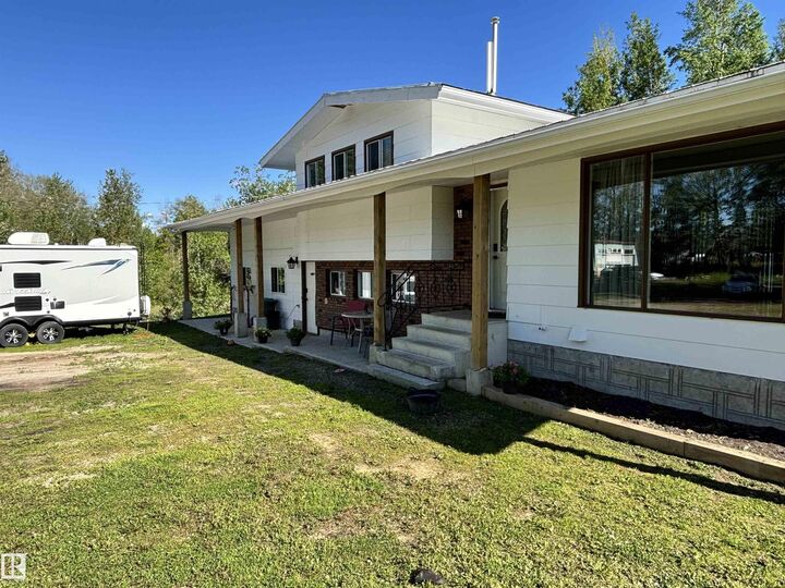 Property Photo: 53513 Hwy 765 AB T0E 0L0
