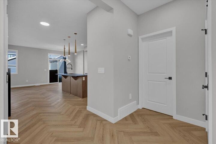 Property Photo:  2211 Crossbill Link NW  AB T5S 0Y6 