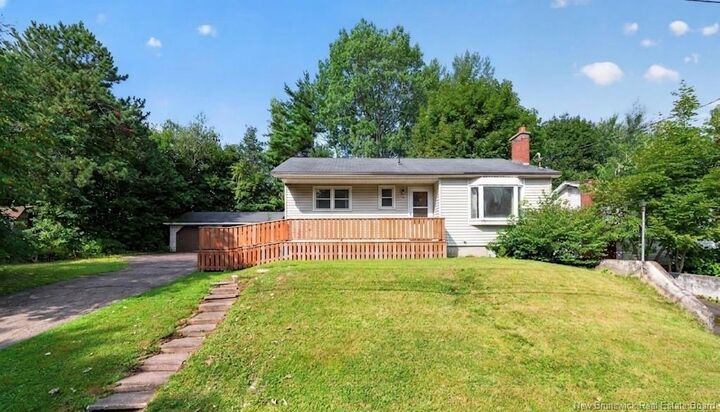 232 Leslie Street — photo 1