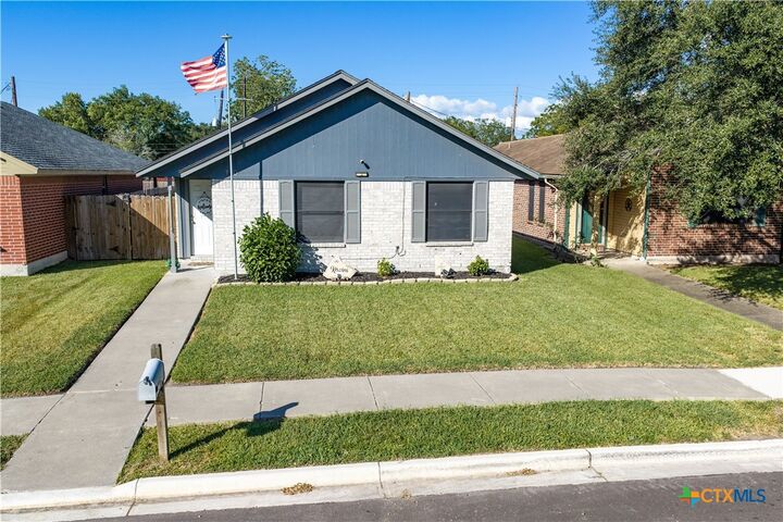 Property Photo: 110 Idylwood Place TX 77901