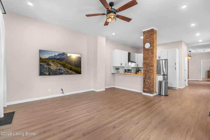 Property Photo:  325 E 14th St  IN 47150 