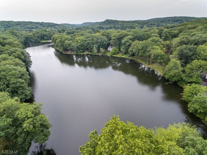 Property Photo:  23 Cabot Ln  NJ 07405 