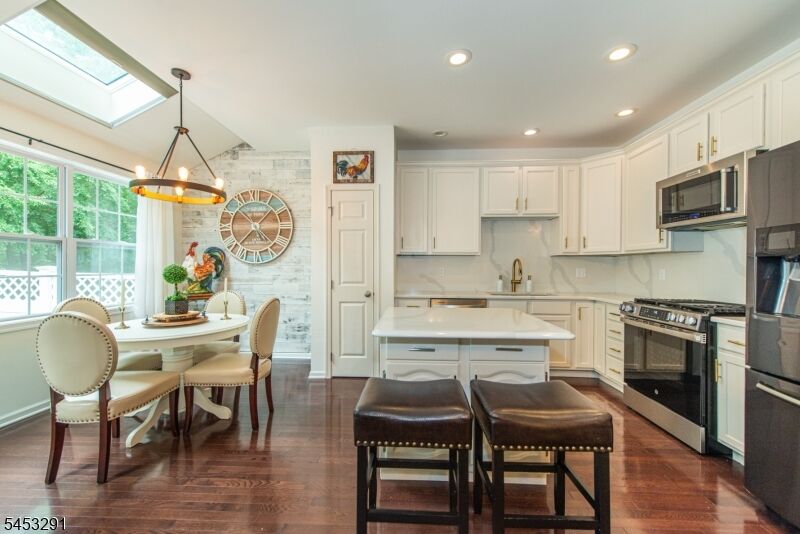 Property Photo:  15 Julia Pl  NJ 07828 