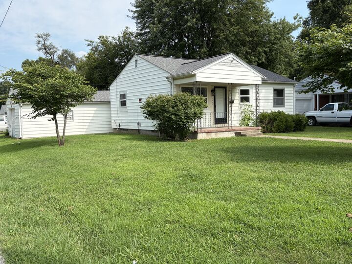Property Photo:  1402 S Morris Street  MO 65265 
