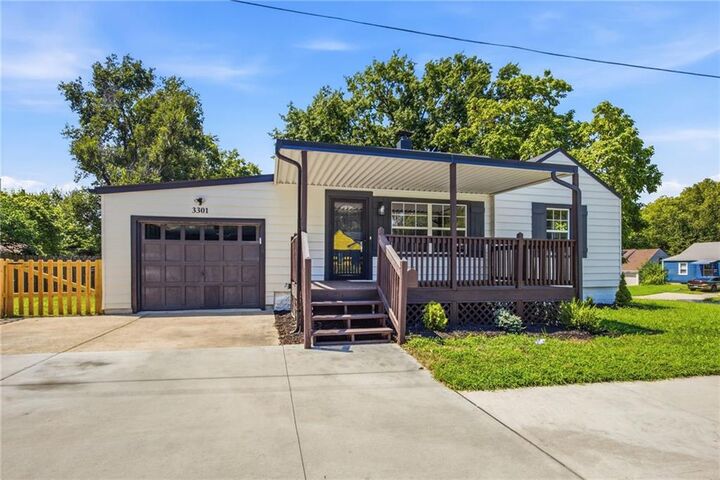 Property Photo:  3301 S Ocheltree Street  KS 66061 