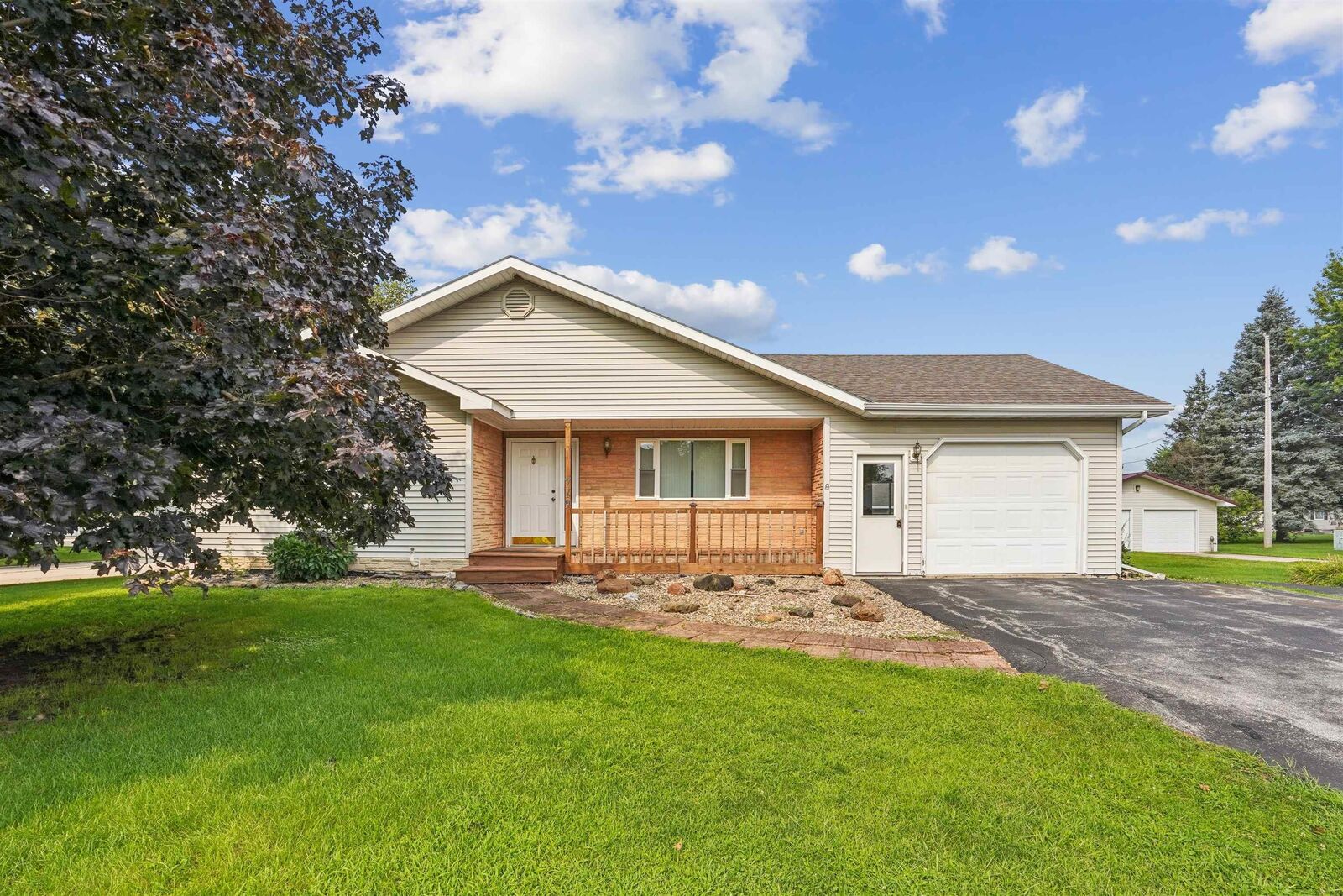 Property Photo:  719 S 4th  IA 50461 