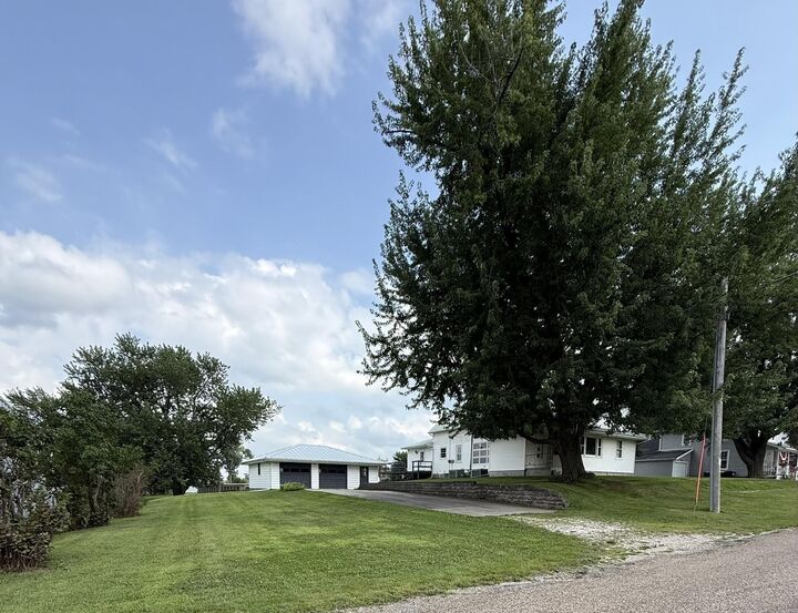 Property Photo:  205 Grand Avenue  IA 52332 