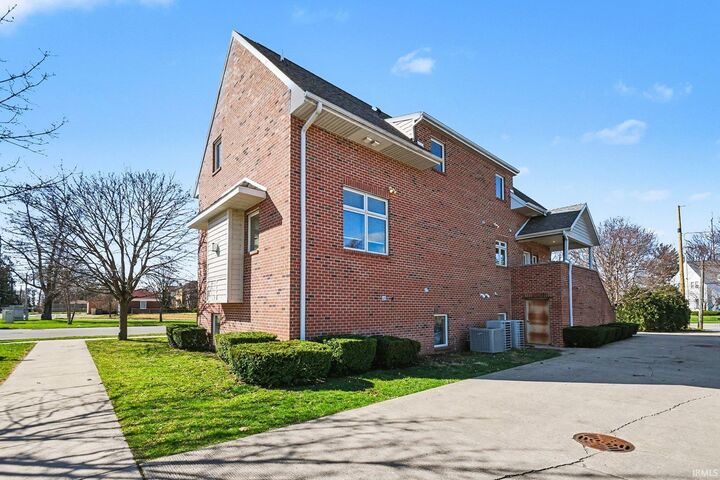 Property Photo: 330 N Sunnyside Avenue IN 46617-2440
