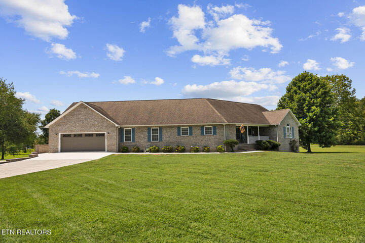 Property Photo:  220 Sherman Circle  TN 37763 