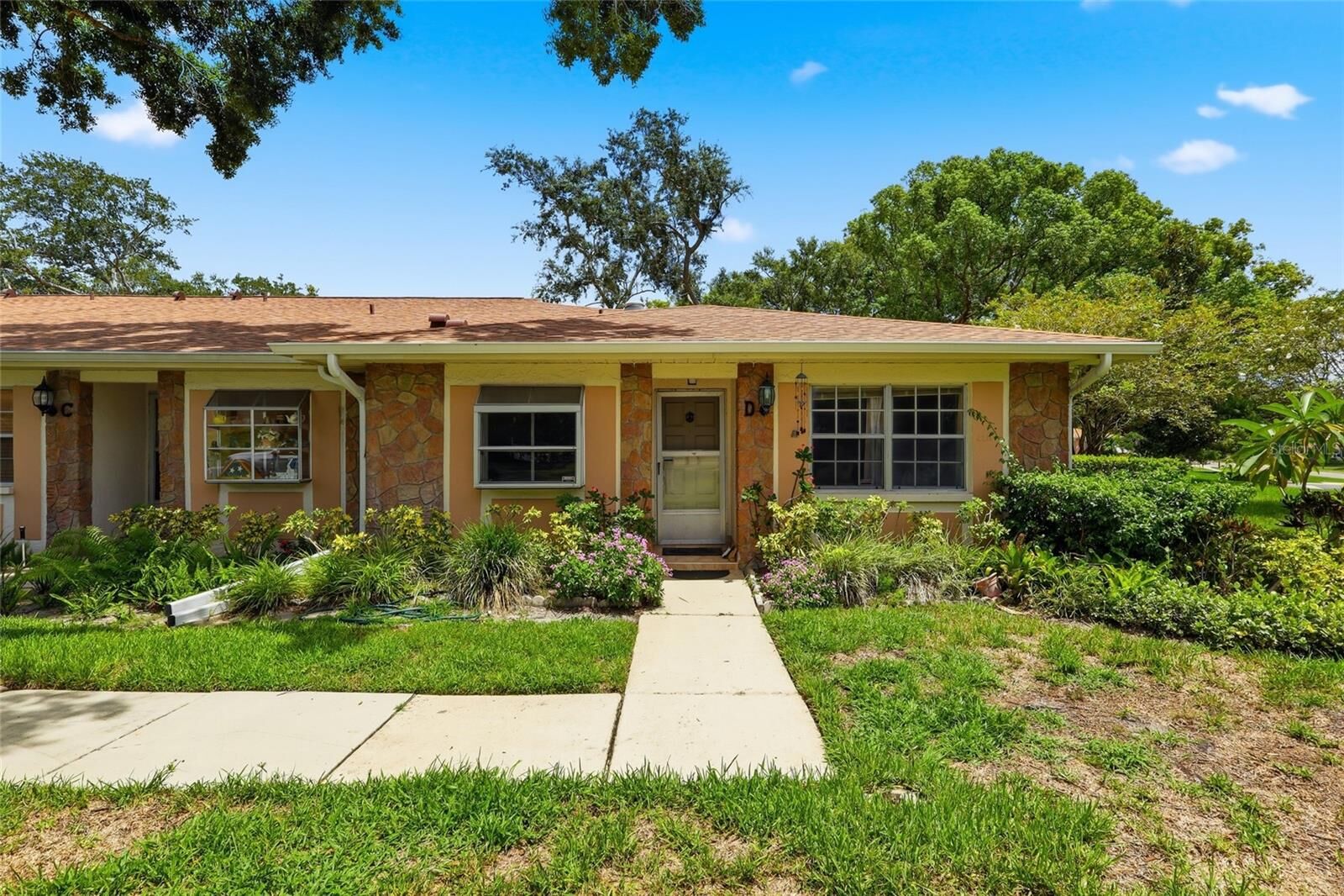 Property Photo: 2211 Lark Circle W D FL 34684