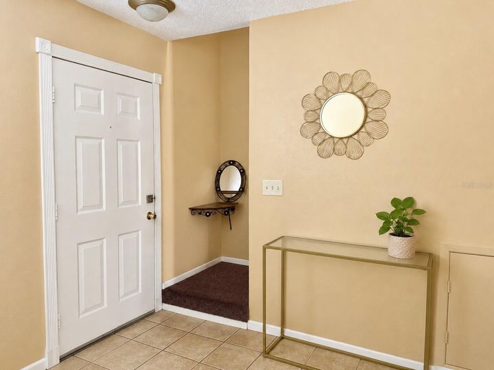Property Photo: 7011 Waterside Dr FL 33617