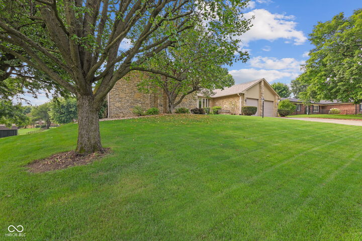 Property Photo: 553 Ridge Road IN 46142