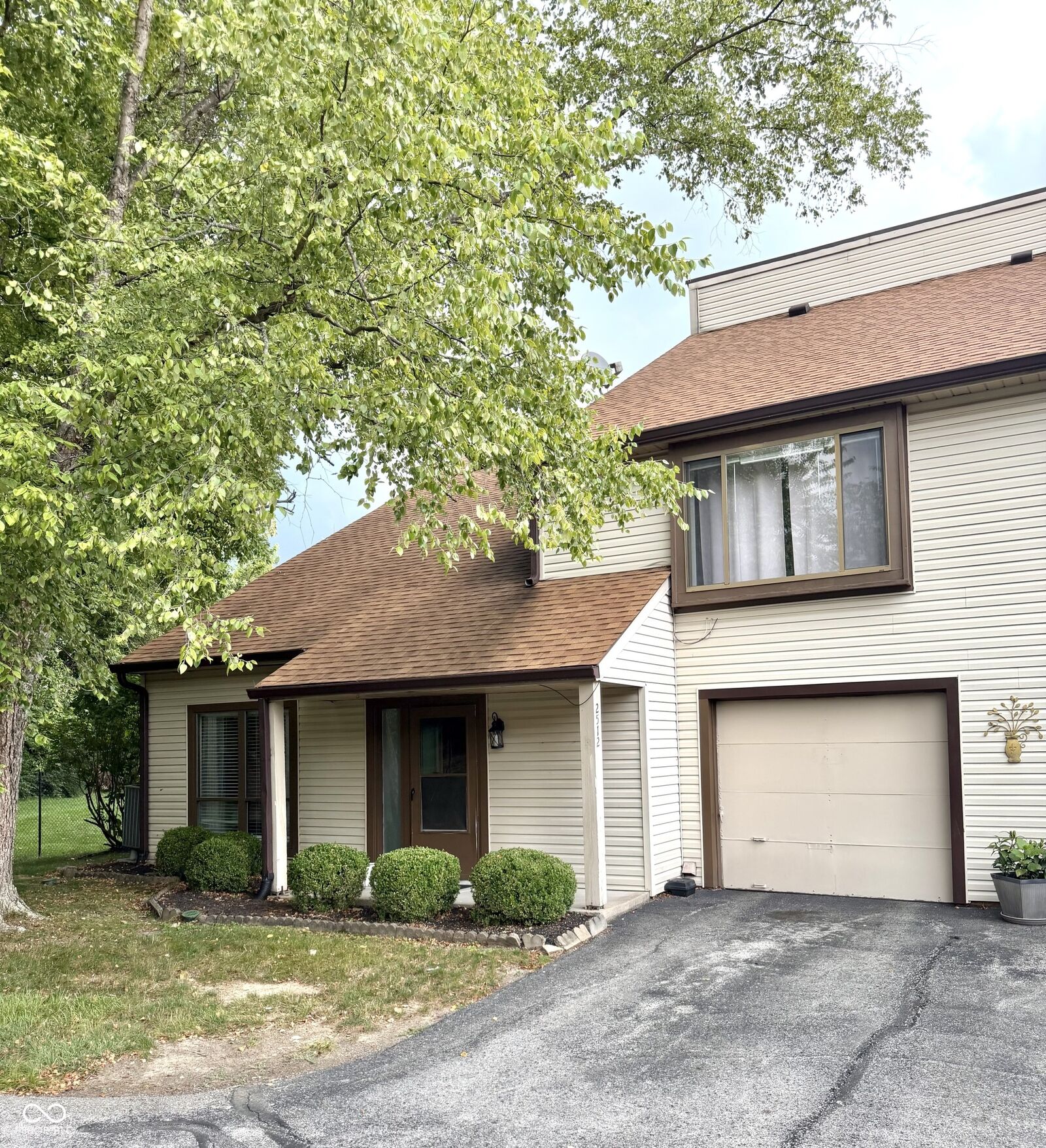 Property Photo: 2512 Hideaway North Drive IN 46268