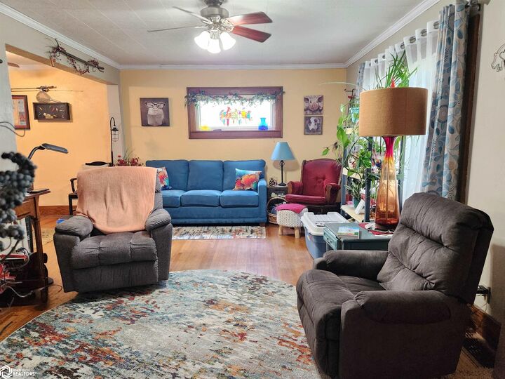 Property Photo:  221 14th Street SE  IA 50401 