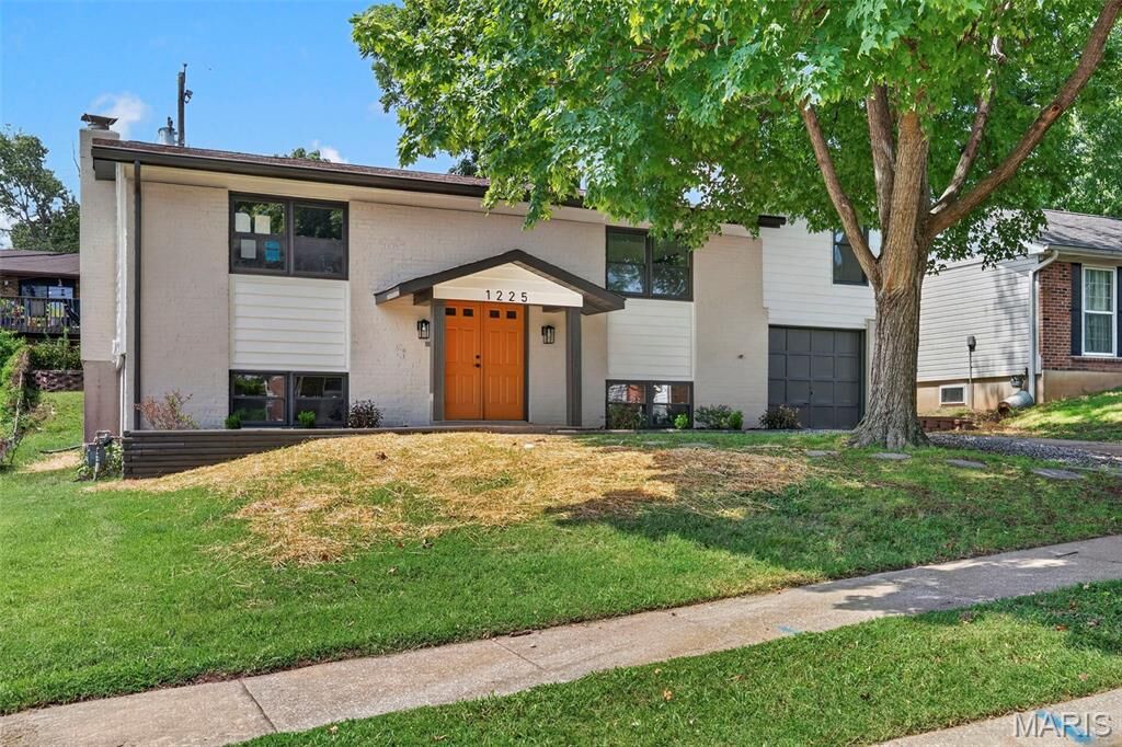 Property Photo: 1225 Roth Hill Drive MO 63043