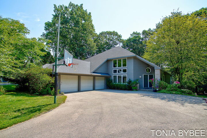 Property Photo: 2302 Timberlee Drive MI 49424