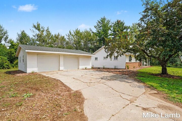 Property Photo: 17646 Hall Road MI 49318