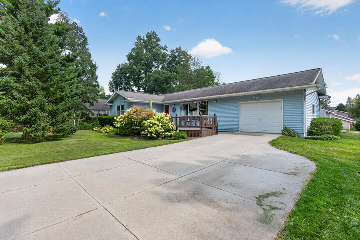 Property Photo:  415 Richard Street  MI 49283 