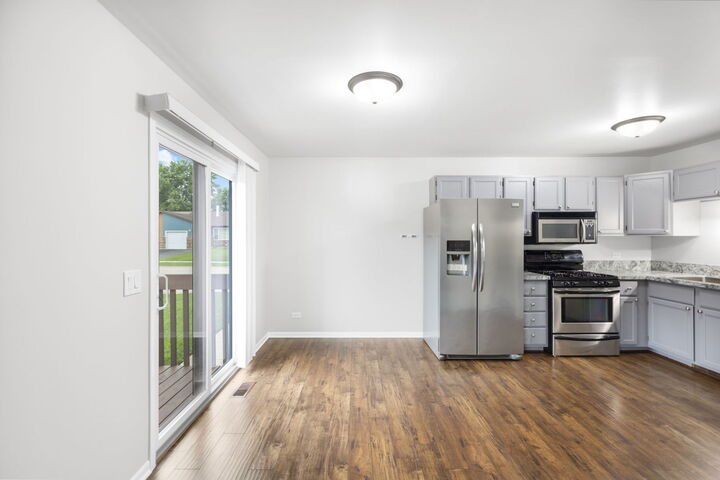 Property Photo: 695 Dean Drive G IL 60177