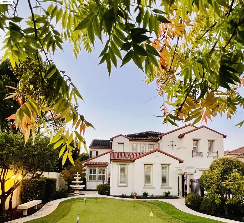 Property Photo:  227 Olivia Ct  CA 94582 