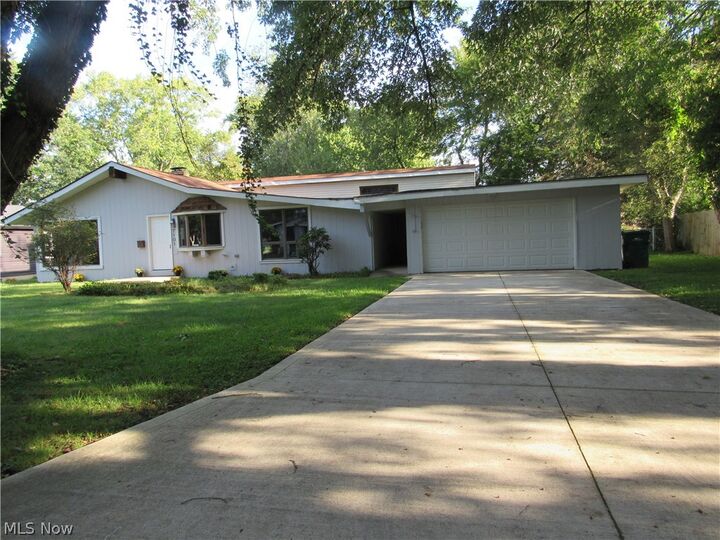 Property Photo:  7101 Ivy Court  OH 44060 