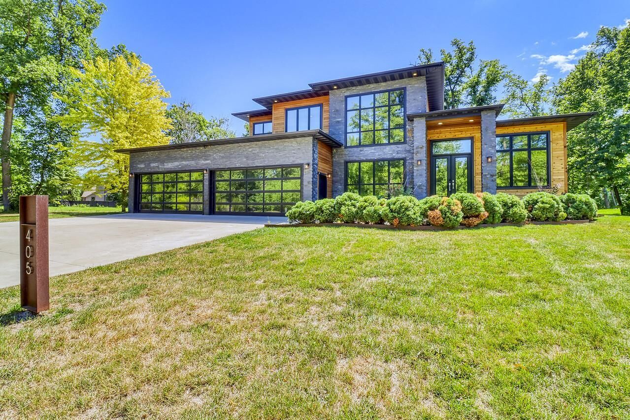 Property Photo: 405 20th Avenue E ND 58078