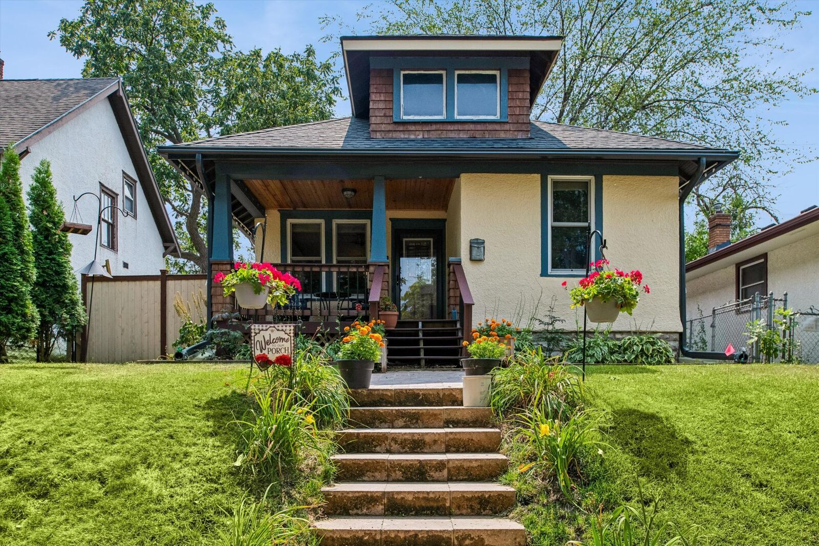Property Photo:  838 Clear Avenue  MN 55106 