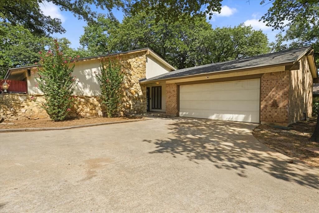 Property Photo: 4609 Rockland Drive TX 76016