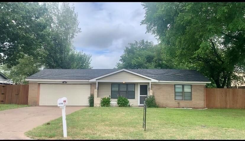 Property Photo: 114 Barbara Way TX 75165