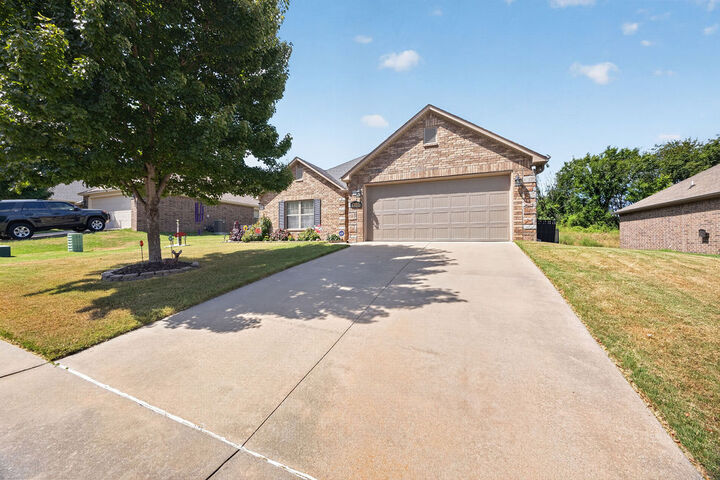 Property Photo:  2550 Iron Avenue  AR 72730 