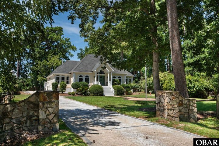 Property Photo: 3032 Martins Point Road NC 27949