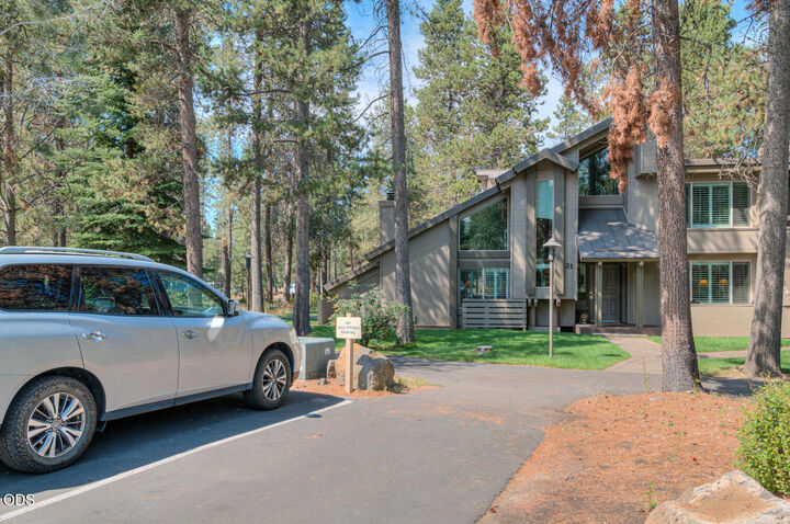 Property Photo: 17636 Tennis Village Court OR 97707