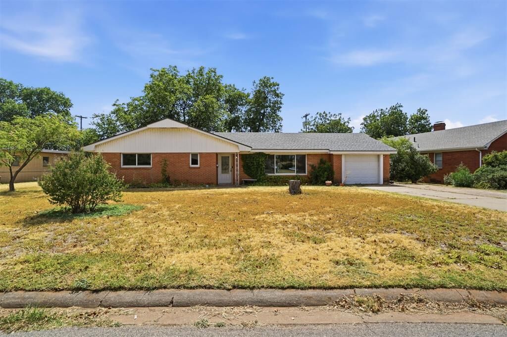 Property Photo:  1731 N Hudson Street  OK 73521 