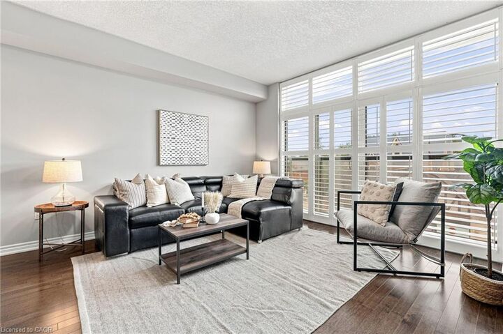Property Photo: 427 Aberdeen Avenue 105 ON L8P 2S4