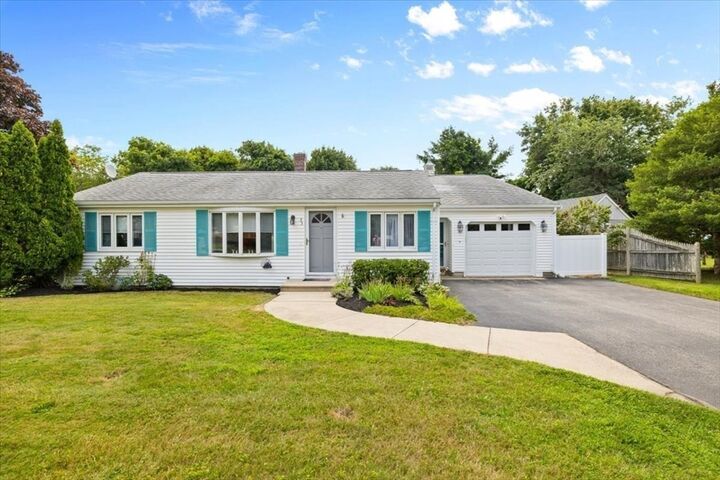 Property Photo:  33 Homestead Ln  MA 02540 