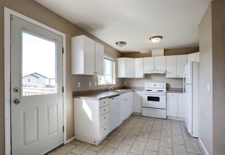 Property Photo:  9401 129 Avenue  AB T8X 1R3 