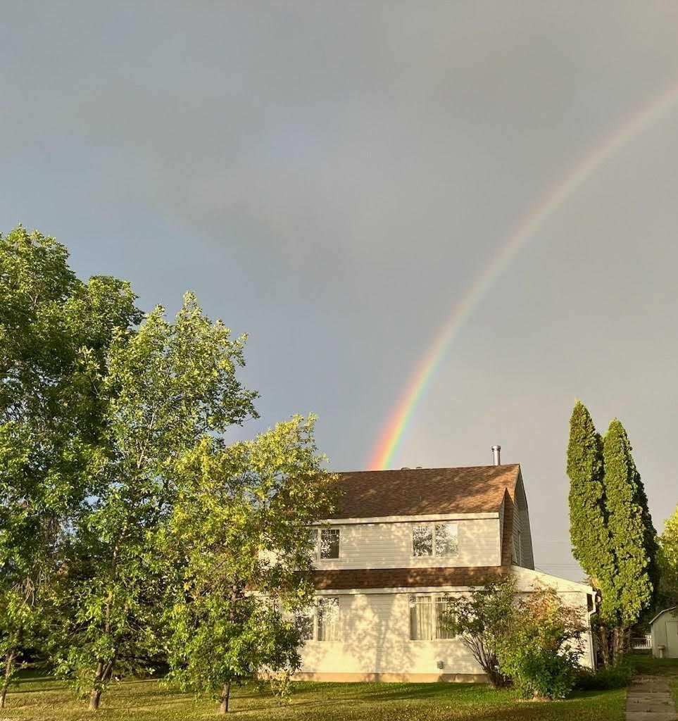 Property Photo:  918 5 Avenue  AB T0H 0C0 