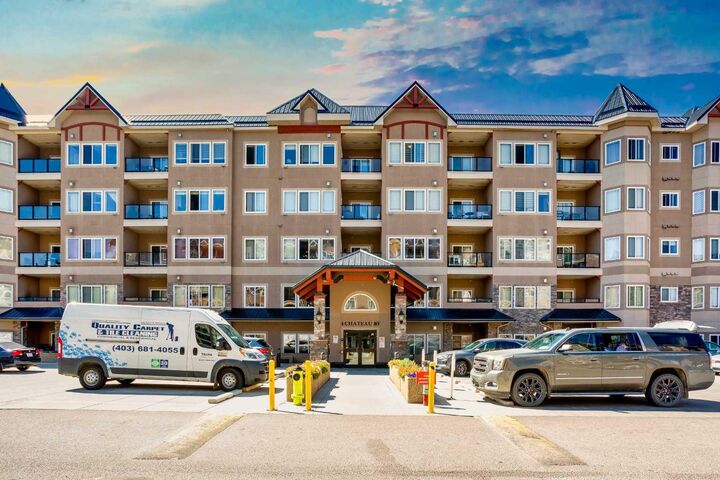 Property Photo:  10 Discovery Ridge Close SW 405  AB T3H 5X3 
