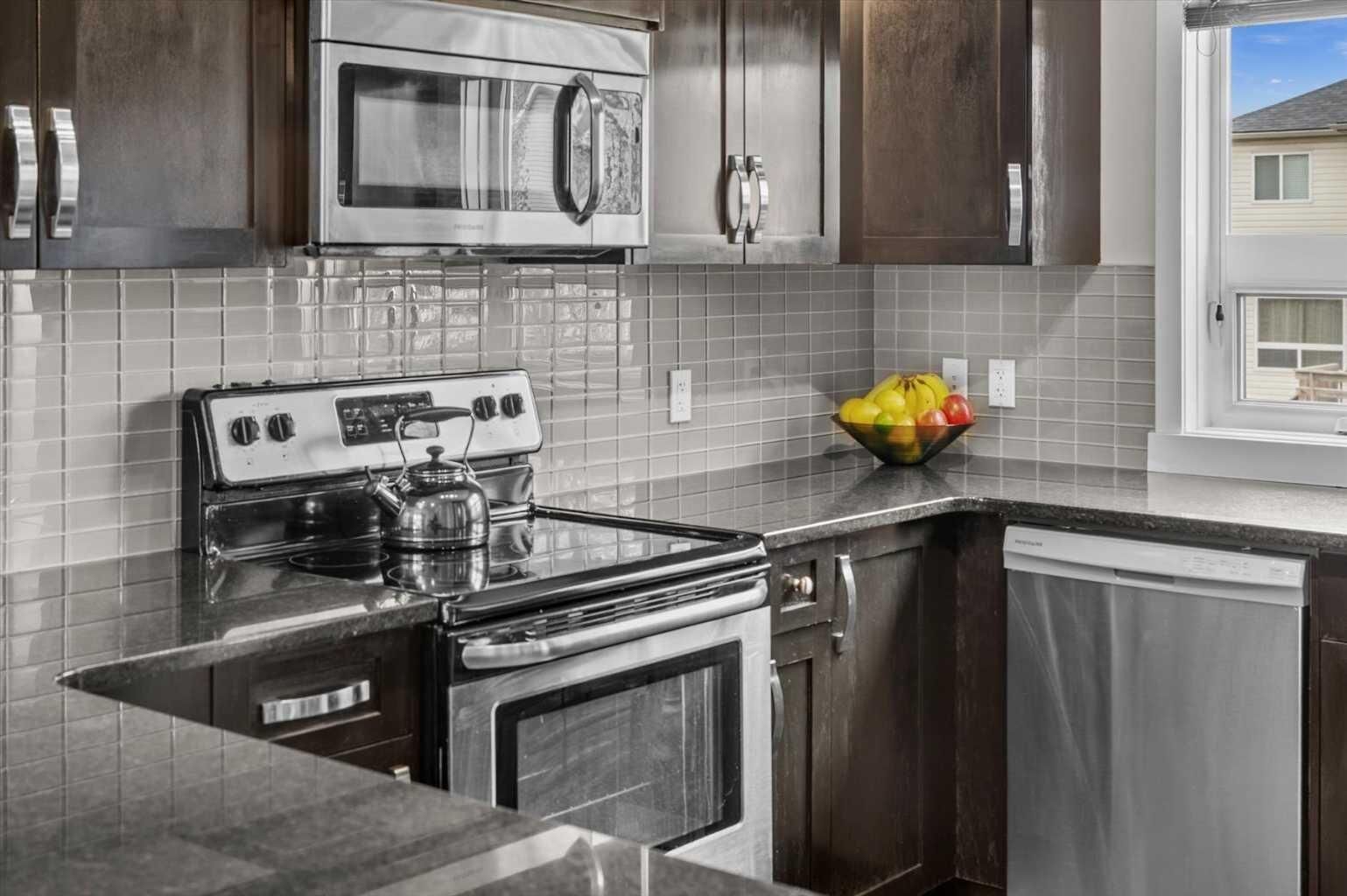 Property Photo:  438 Covecreek Circle NE  AB T3K 0J6 
