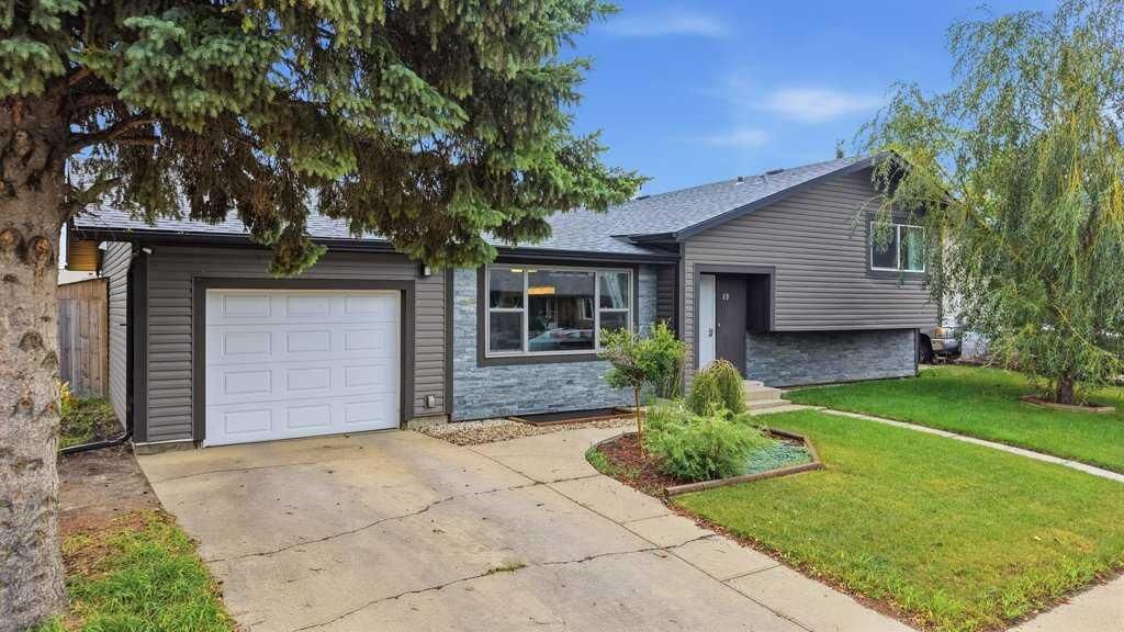 Property Photo: 49 Macfarlane Avenue AB T4N 5S9
