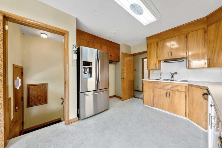 Property Photo: 2720 32 Avenue SW AB T3E 0W2