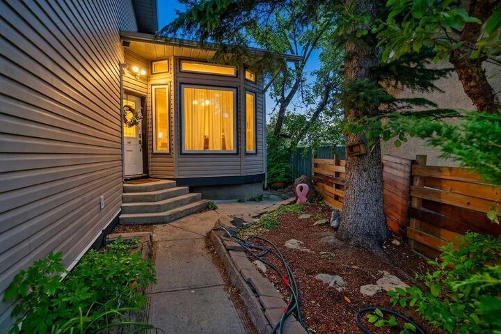 Property Photo:  627 Macewan Valley Road NW  AB T3K 3T3 